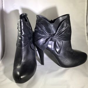 Gianni Bini Black Leather Ankle Boots Size 7.5M